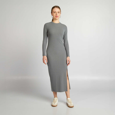 Robe longue en maille côtelée