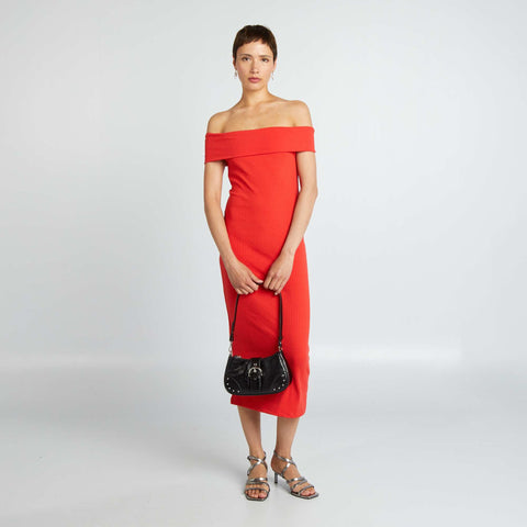 Robe moulante en maille côtelée et col bardot