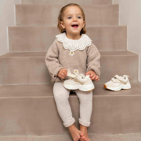 Pull en maille mousseuse avec broderies