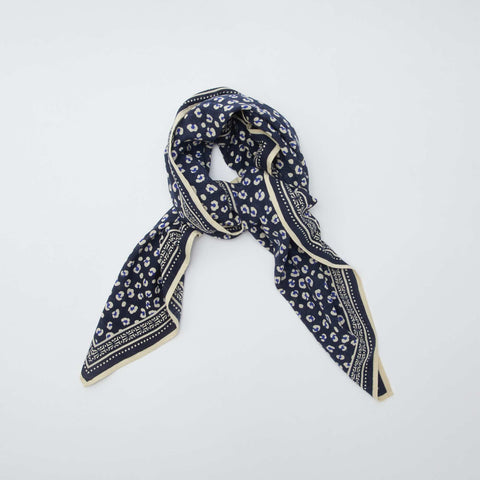 Large foulard imprimé