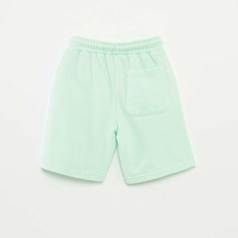 Short à grandes poches