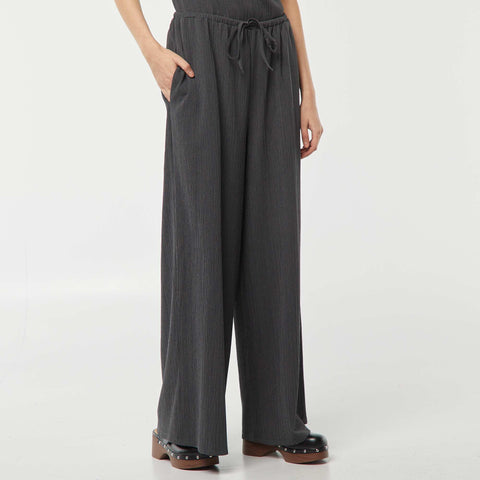 Pantalon large en maille plissée