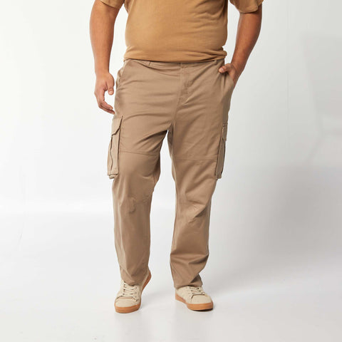 Pantalon uni avec multipoches