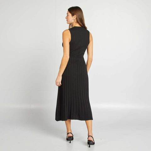 Robe pull avec boutons dorés