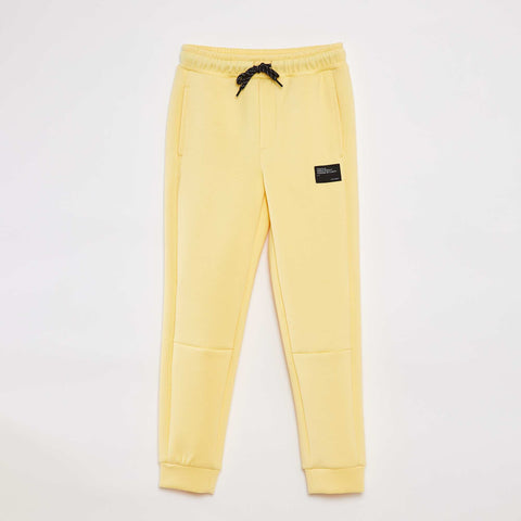JAUNE