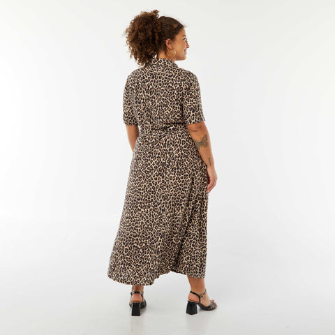 Robe chemise coupe longue à motif et manches courtes