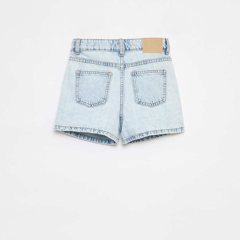 Short en denim avec broderies