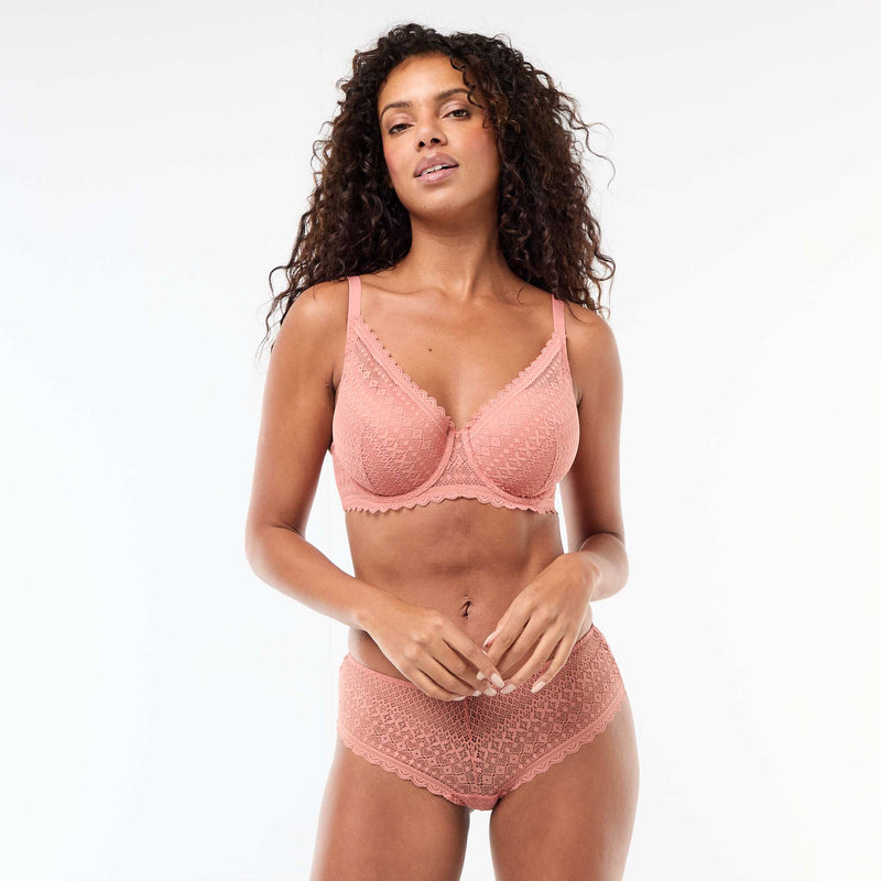 Soutien-gorge corbeille emboîtant en dentelle