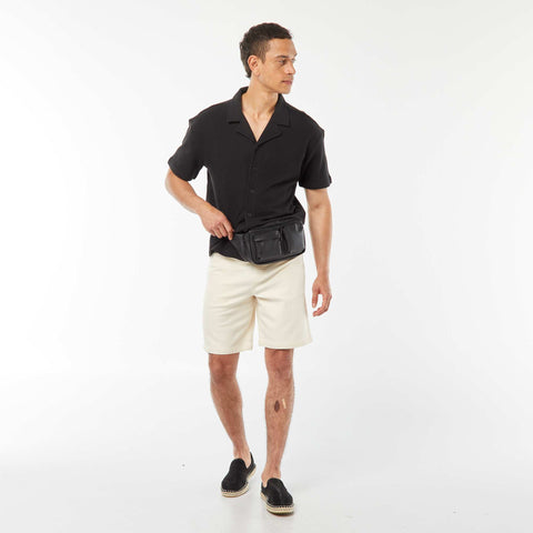 Bermuda uni avec taille élastiquée et cordons de serrage