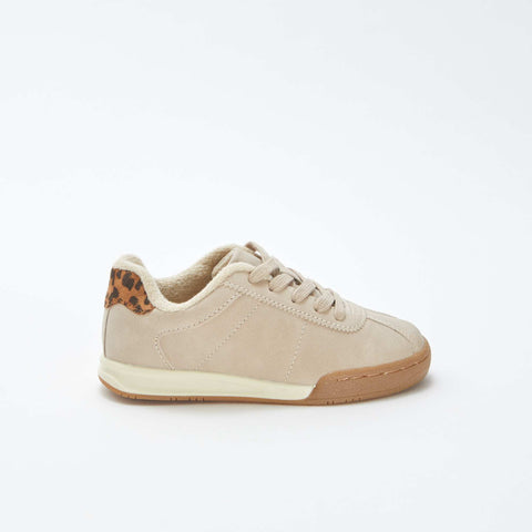 Baskets running avec lacets