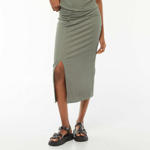 Jupe longue unie en matière crêpée