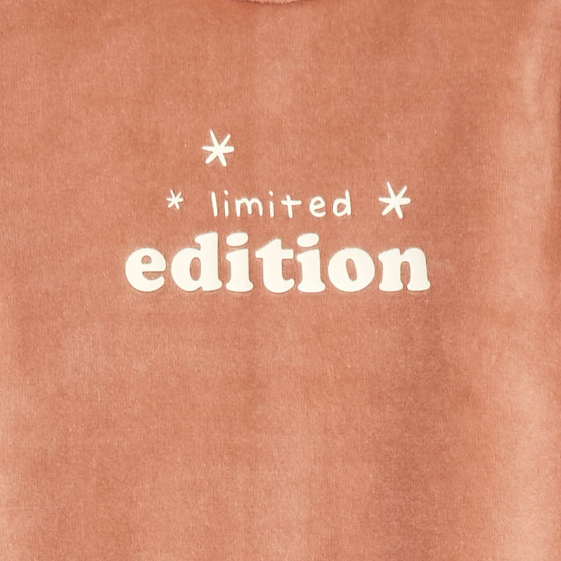 Pyjama en velours avec pieds et animation devant