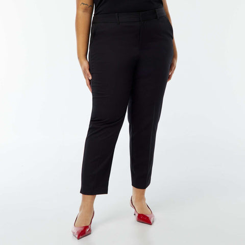 Pantalon cigarette avec ouverture par crochet et zippée