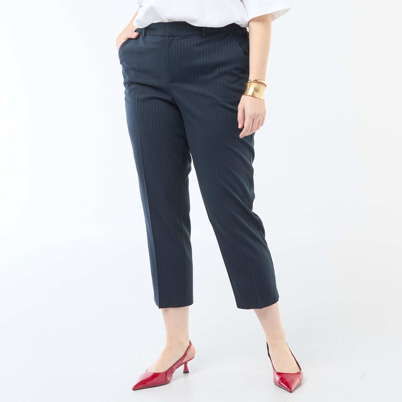 Pantalon cigarette avec ouverture par crochet et zippée