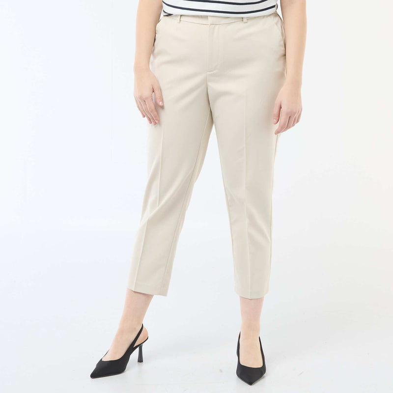 Pantalon cigarette avec ouverture par crochet et zippée