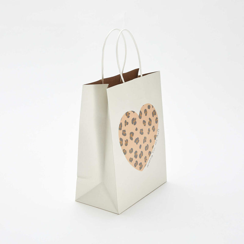 Pochette cadeau avec imprimé 'cœur'