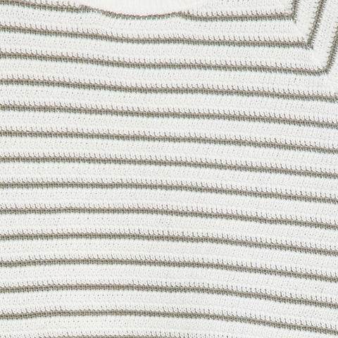 Pull rayé avec ouverture boutonnée au dos