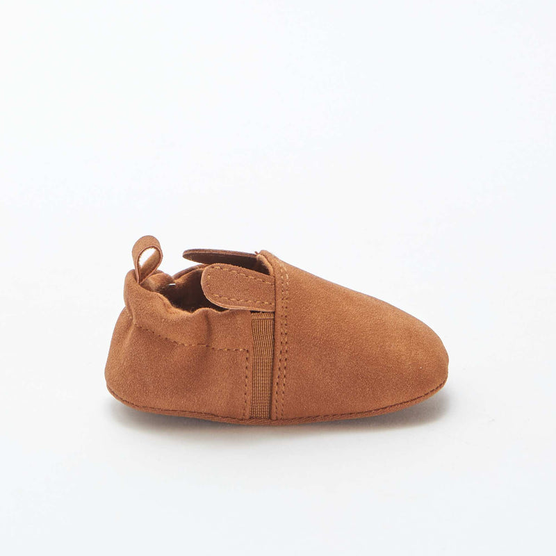 Chaussons en suédine avec oreilles en relief