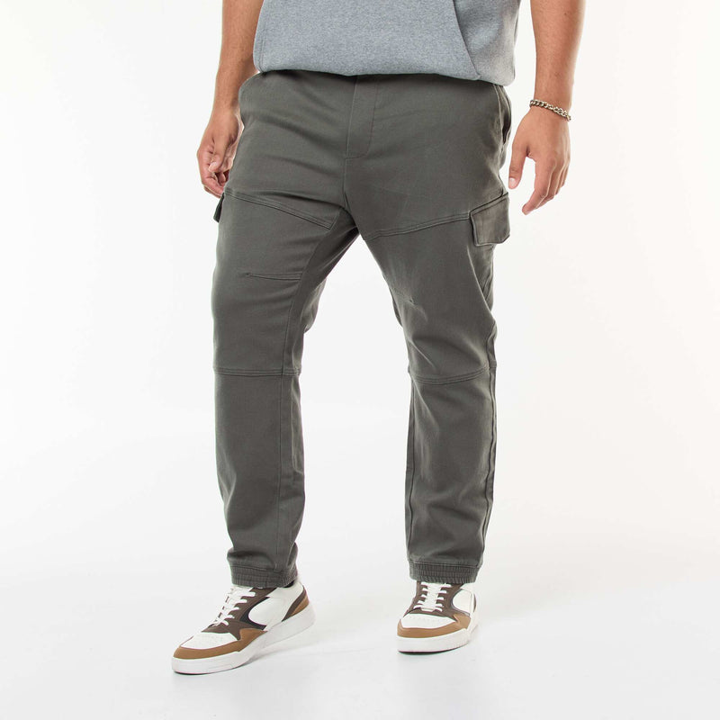 Pantalon multipoches uni avec ceinture élastiquée