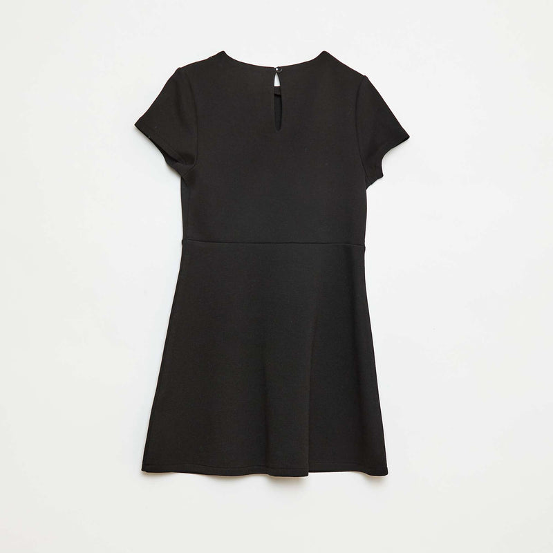 Robe Milano à la coupe évasée à manches courtes
