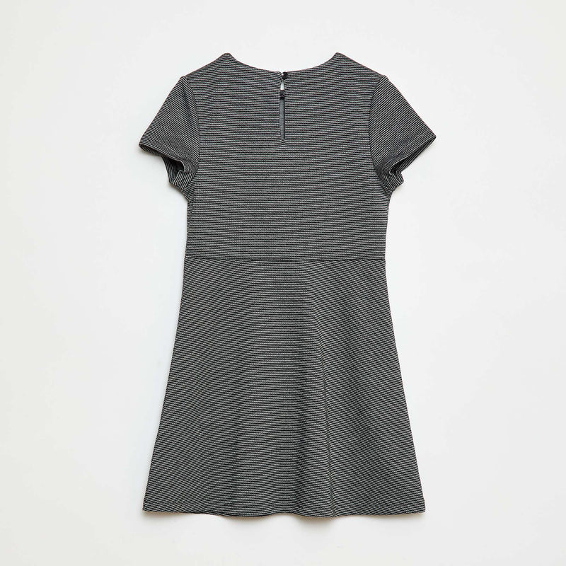 Robe Milano à la coupe évasée à manches courtes