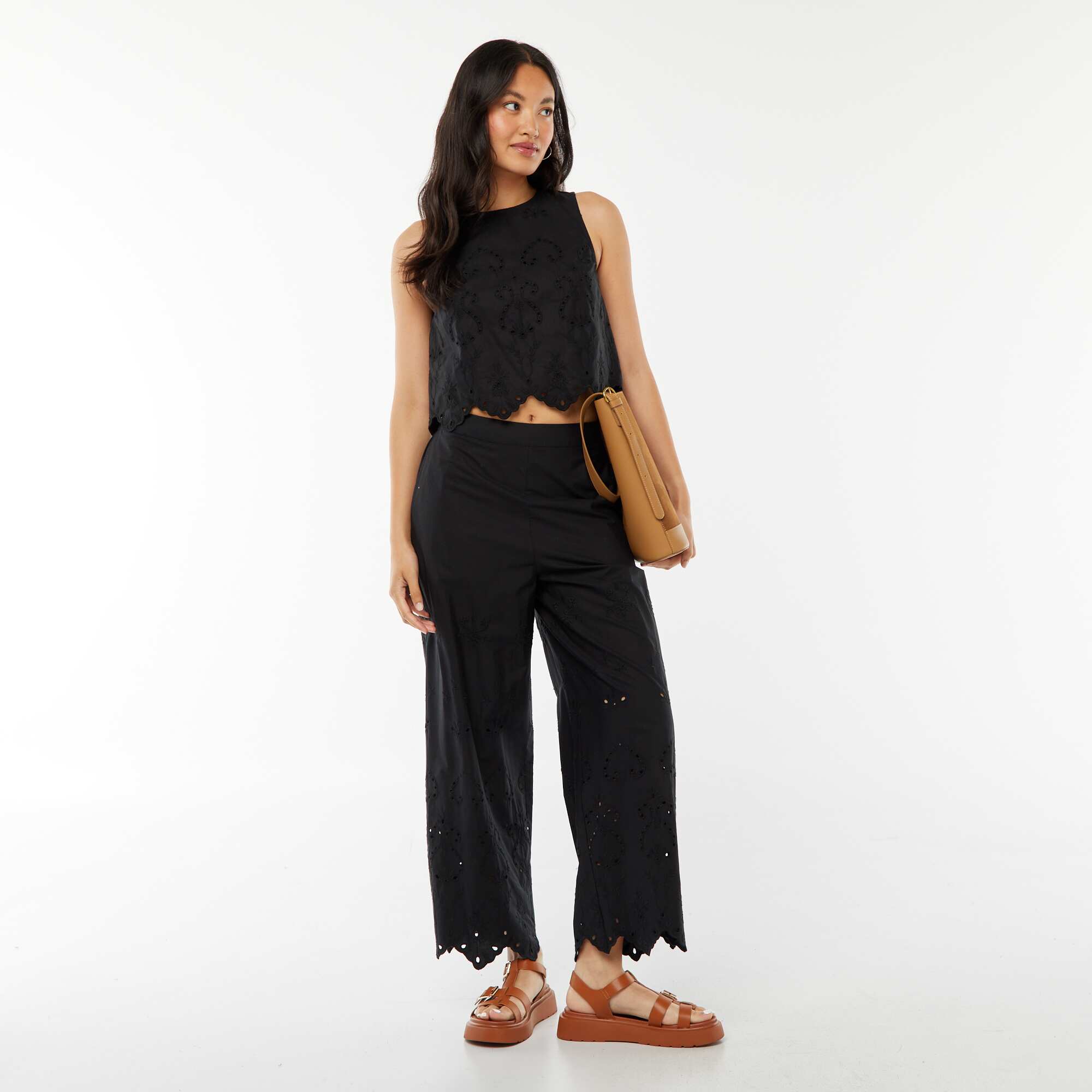 Pantalon large en broderie anglaise