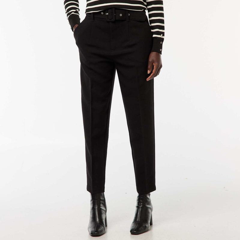 Pantalon carotte fluide avec ceinture à boucle