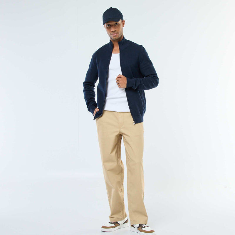 Gilet uni en maille avec 2 poches et col montant