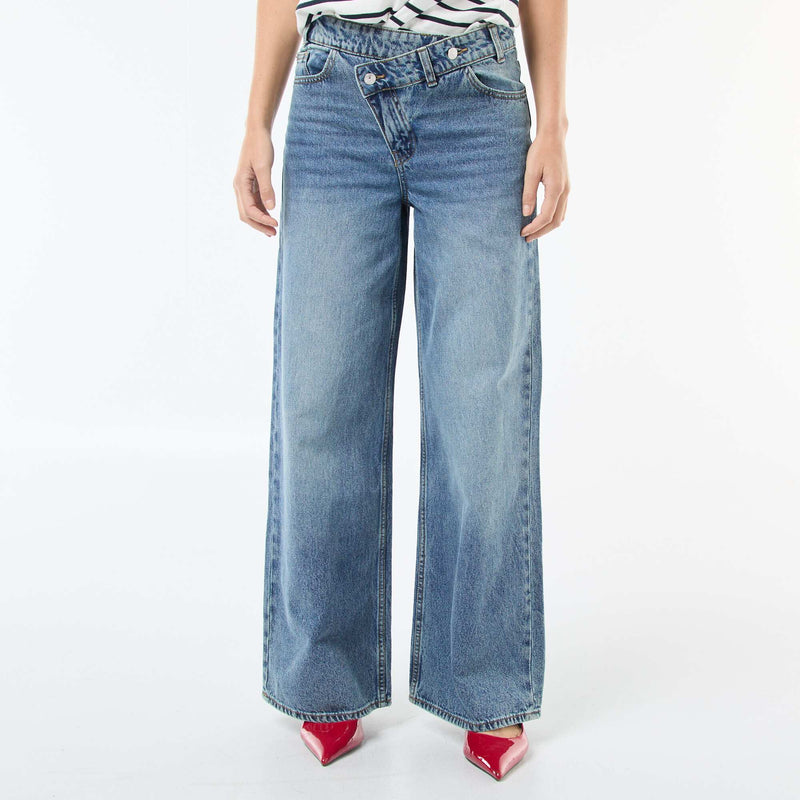 Jean large avec double ouverture boutonnée