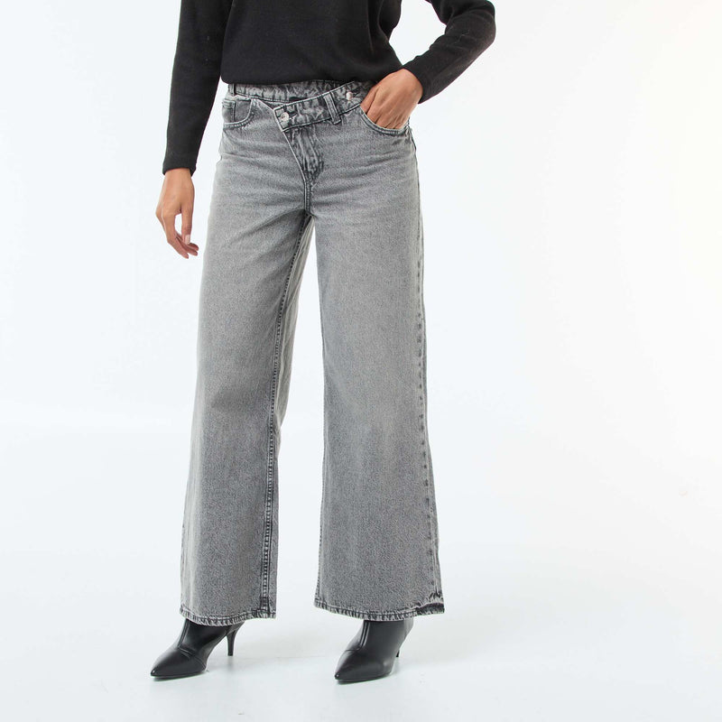 Jean large avec double ouverture boutonnée