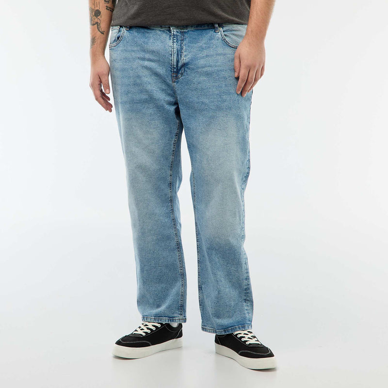 Jean regular / coupe droite à 5 poches