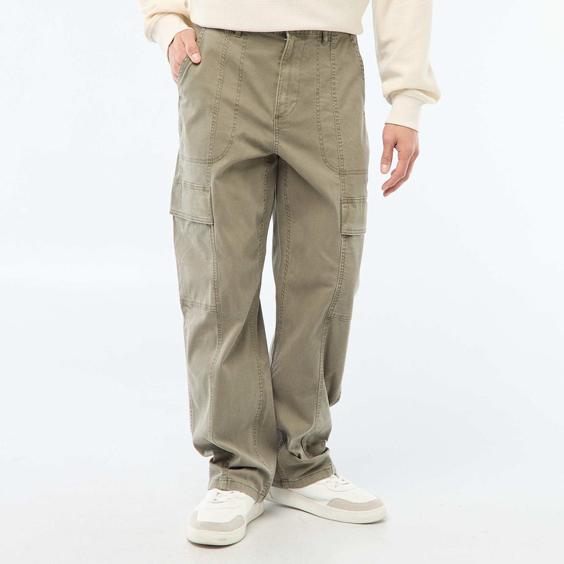 Pantalon multipoches uni coupe droite / Regular Fit