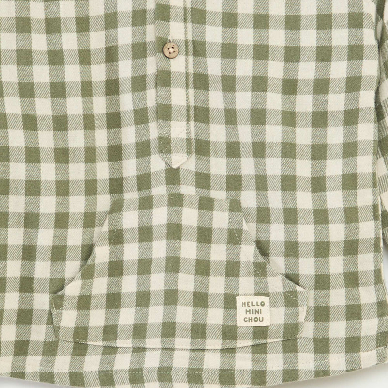 Chemise à capuche et avec poche kangourou