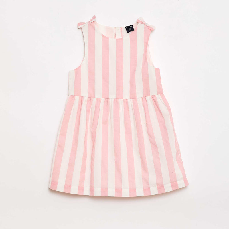 Robe coupe évasée sans manches