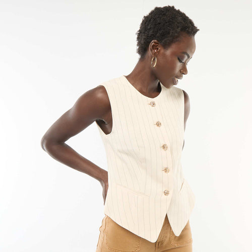 Veste de tailleur avec boutons dorés