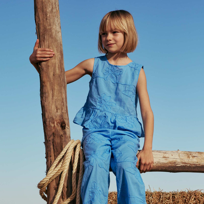 Blouse sans manches avec broderies fleuries