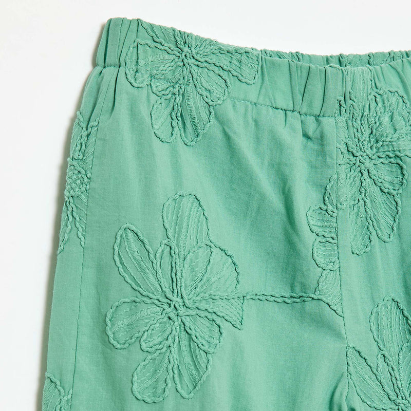 Pantalon large avec broderies