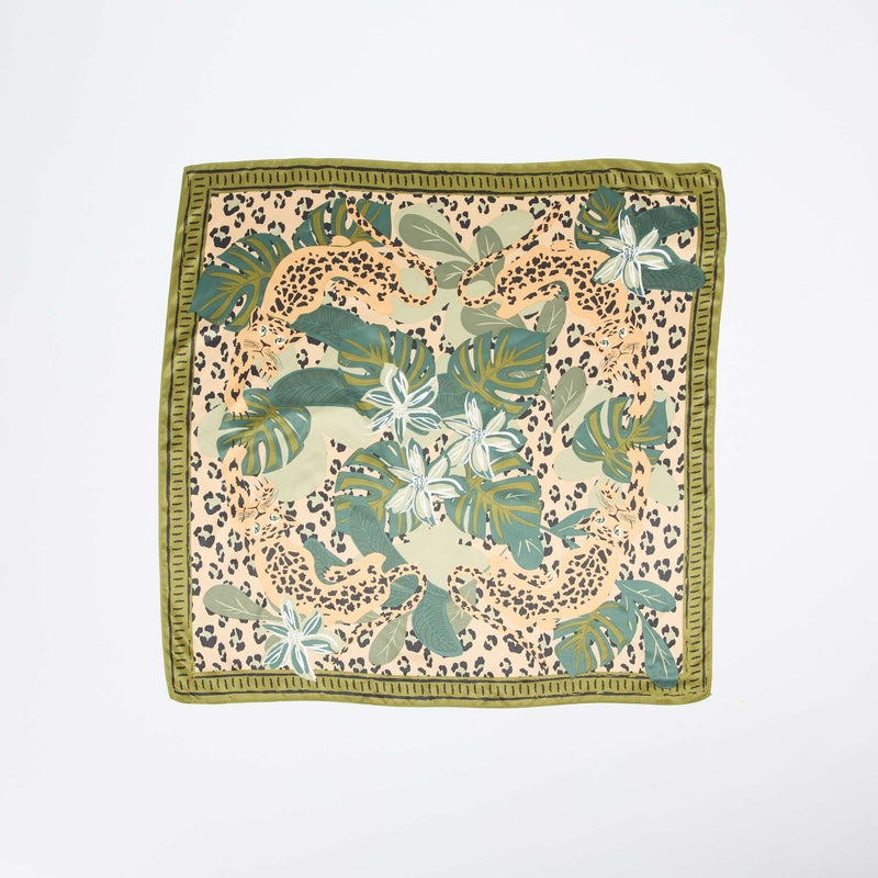 Large foulard carré à motif