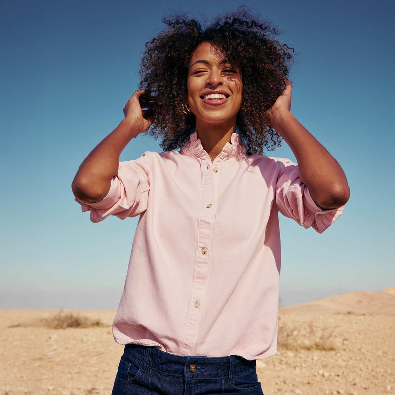 Blouse en denim avec col volanté
