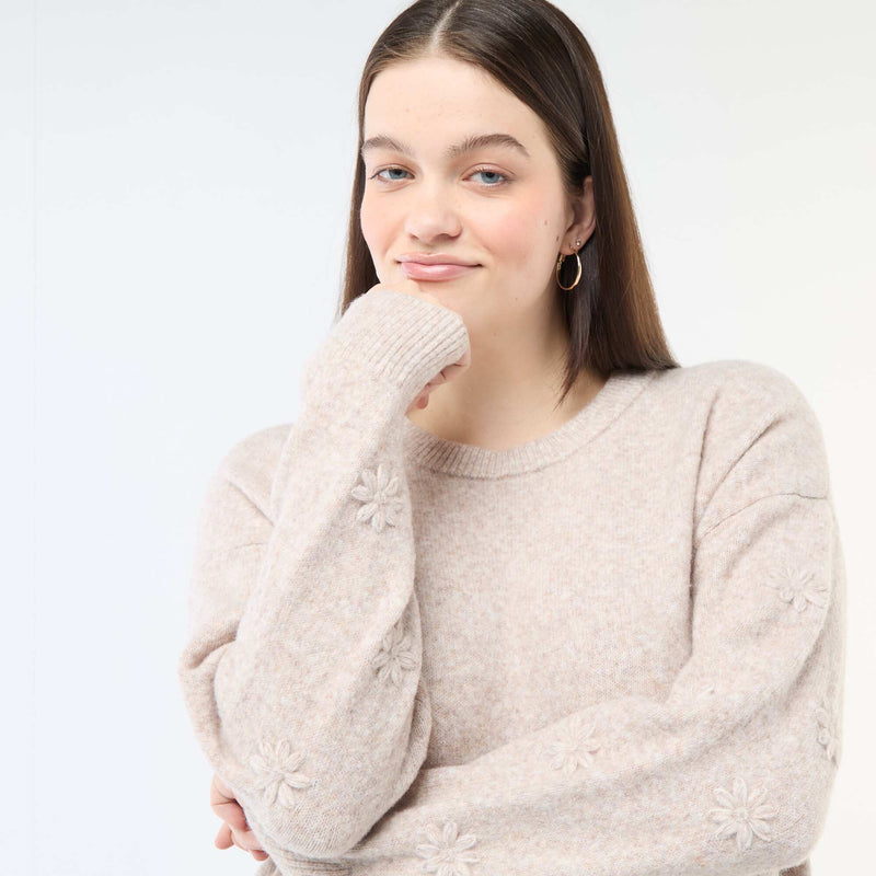 Pull en maille grosse jauge à manches longues avec broderies fleurs