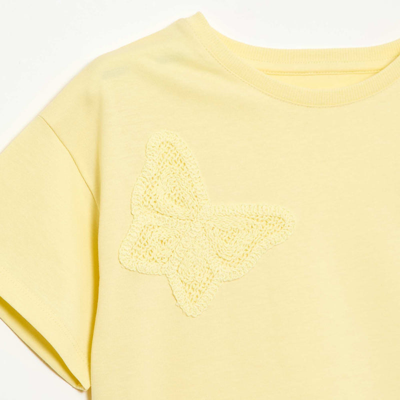 T-shirt avec fleurs en macramé