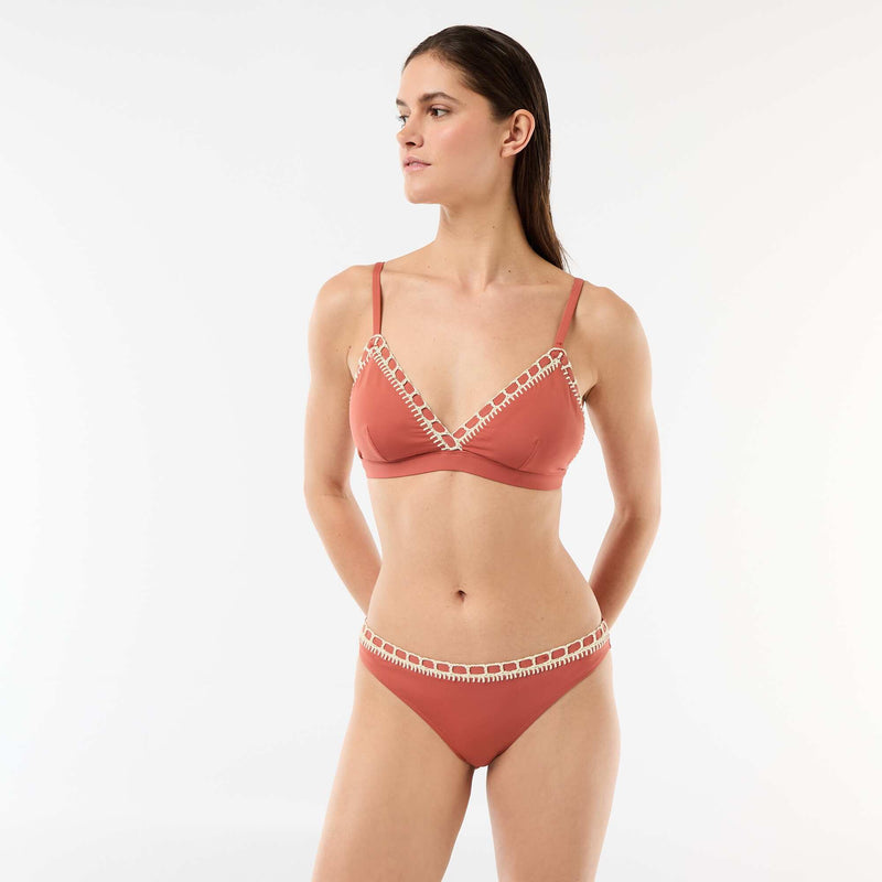 Triangle de bain avec bords macramé