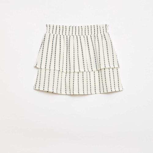 Jupe short à fines rayures verticales