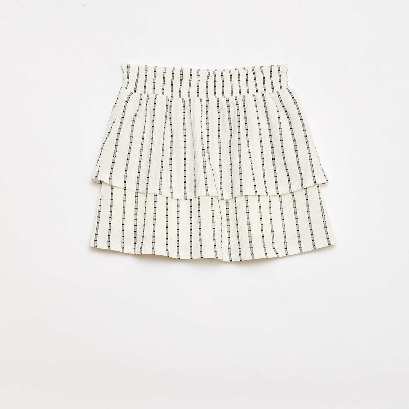 Jupe short à fines rayures verticales