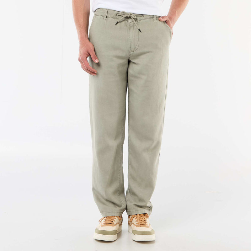 Pantalon uni en matière légère et douce