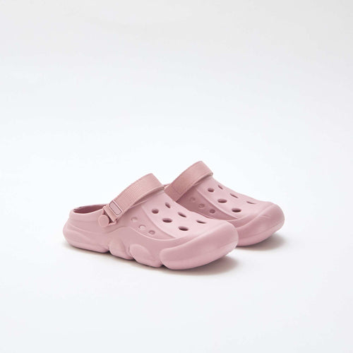 Paire de mules de plage fermées