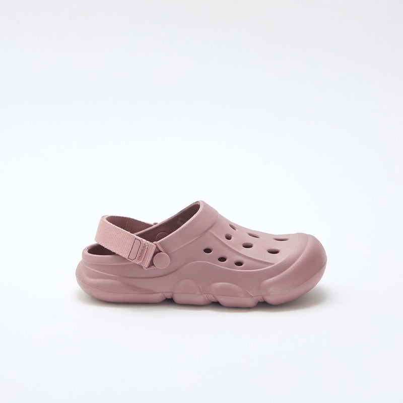 Paire de mules de plage fermées