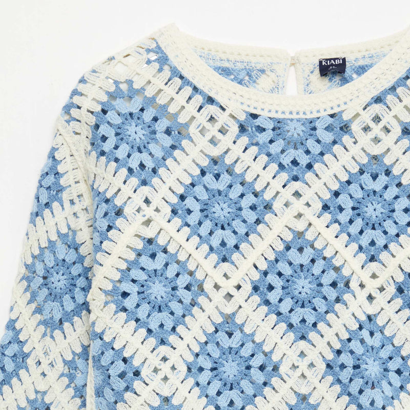 Pull en maille ajourée avec broderies fleurs