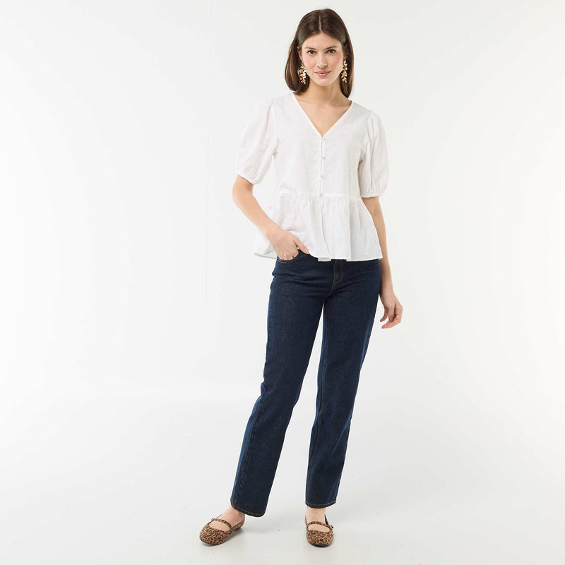 Blouse avec broderies et base volantée