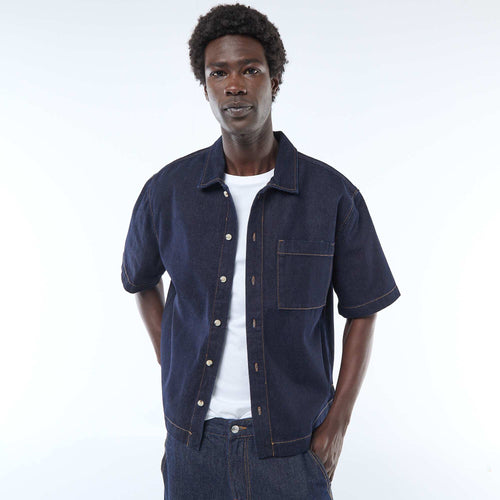 Chemise unie en jean à manches courtes